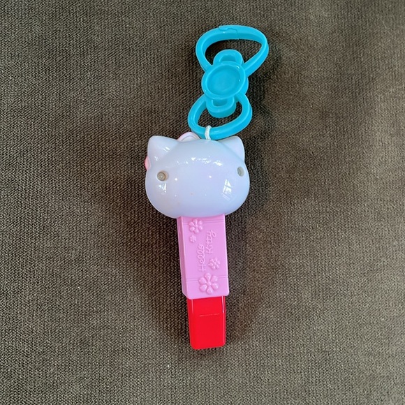 Hello Kitty Key Ring - Picture 3 of 5
